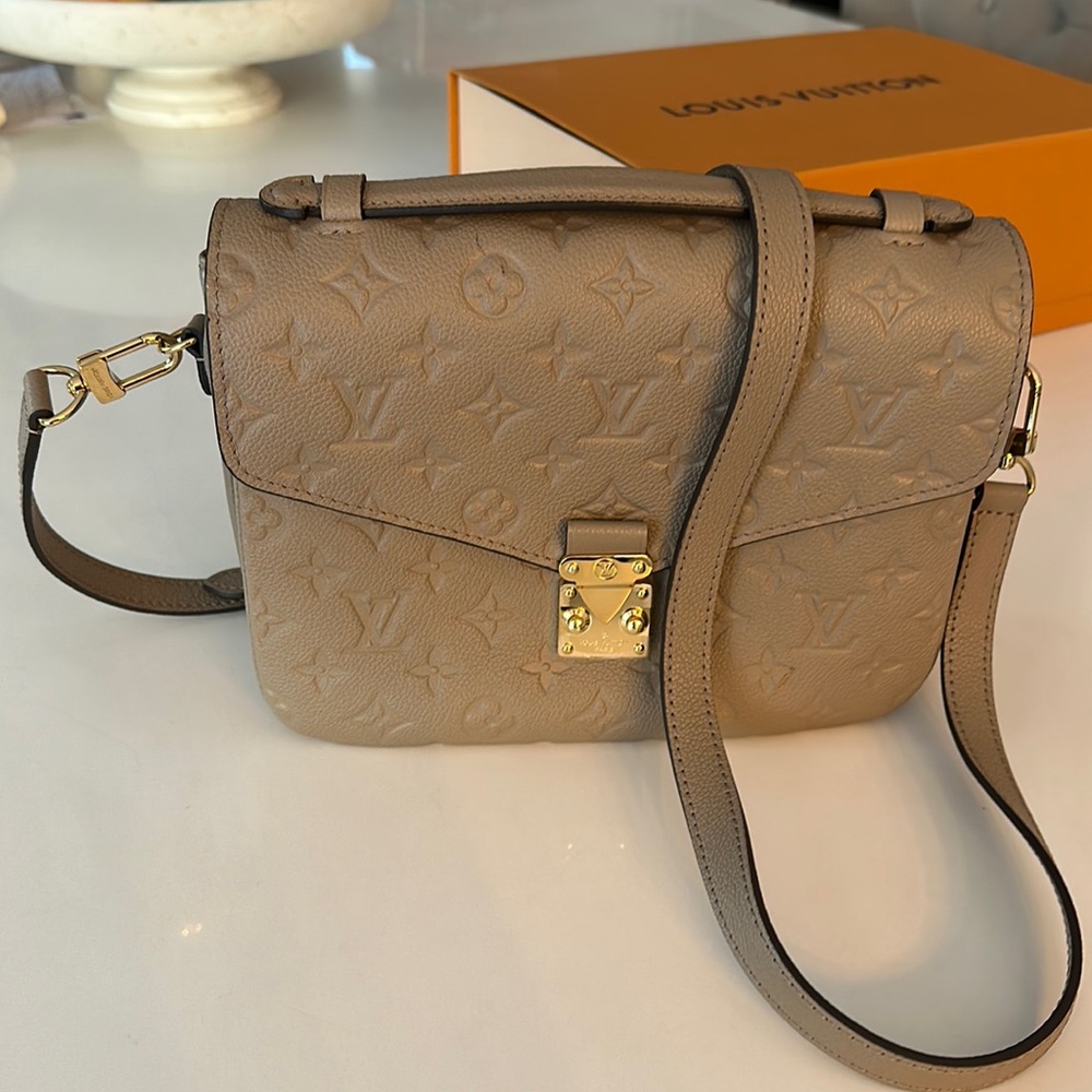 Louis Vuitton Pochette Métis